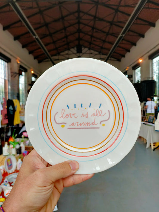 Piatto "Love is all around!" con Bordi Oro