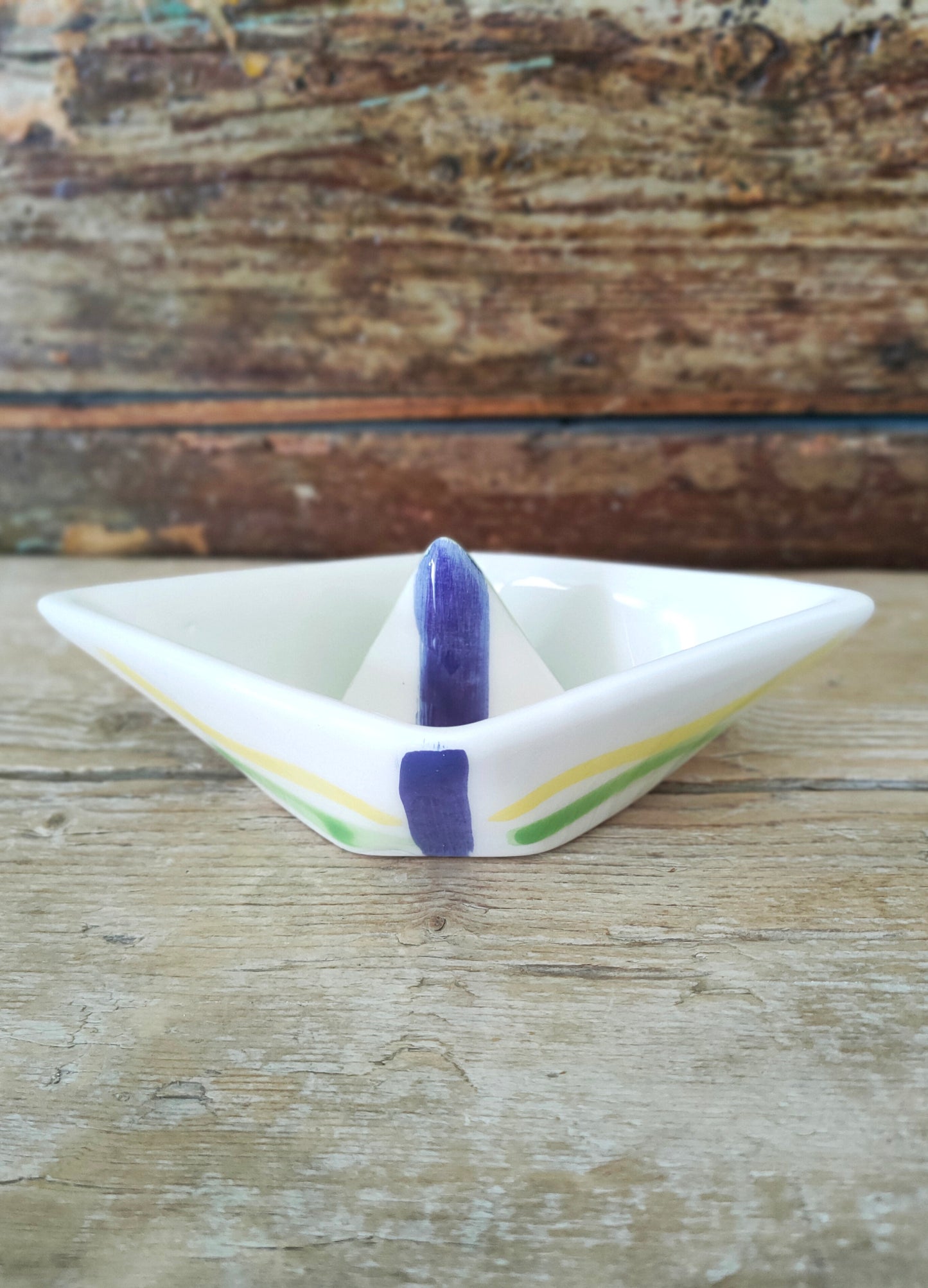 Barchetta di Carta in Ceramica Dipinta a Mano "Lasciami Andare"