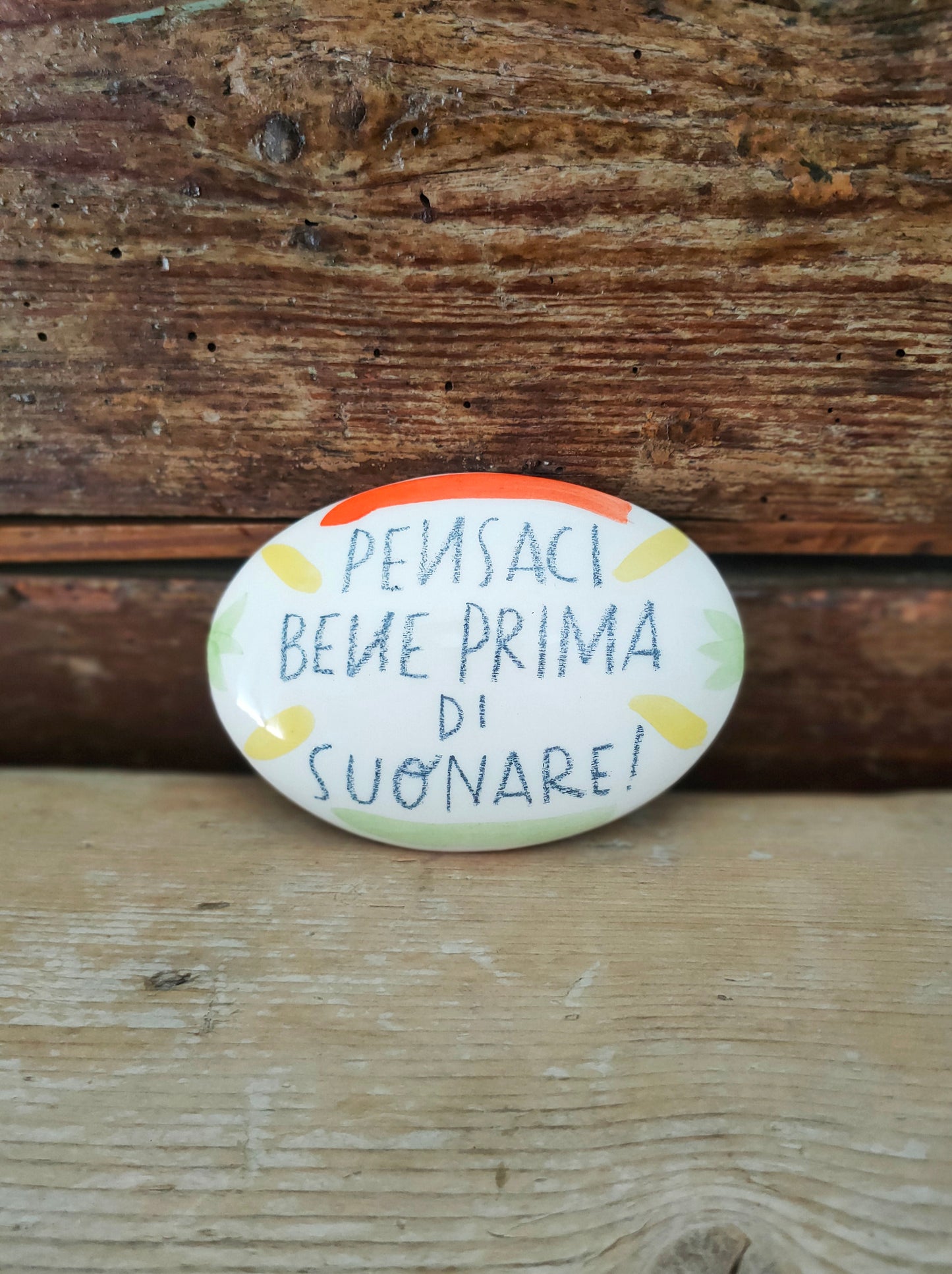 Targhetta dipinta a mano "Pensaci!"