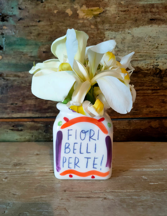 Vaso per "Fiori Belli" piccolo, scritta blu, in Ceramica Dipinta a Mano.