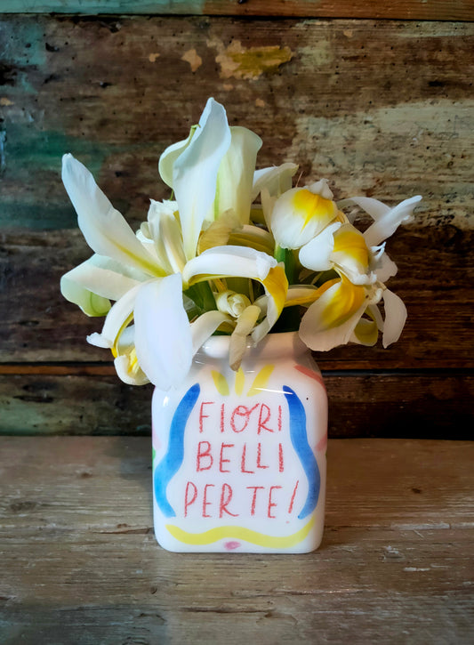 Vaso per "Fiori Belli" piccolo, scritta rossa, in Ceramica Dipinta a Mano.