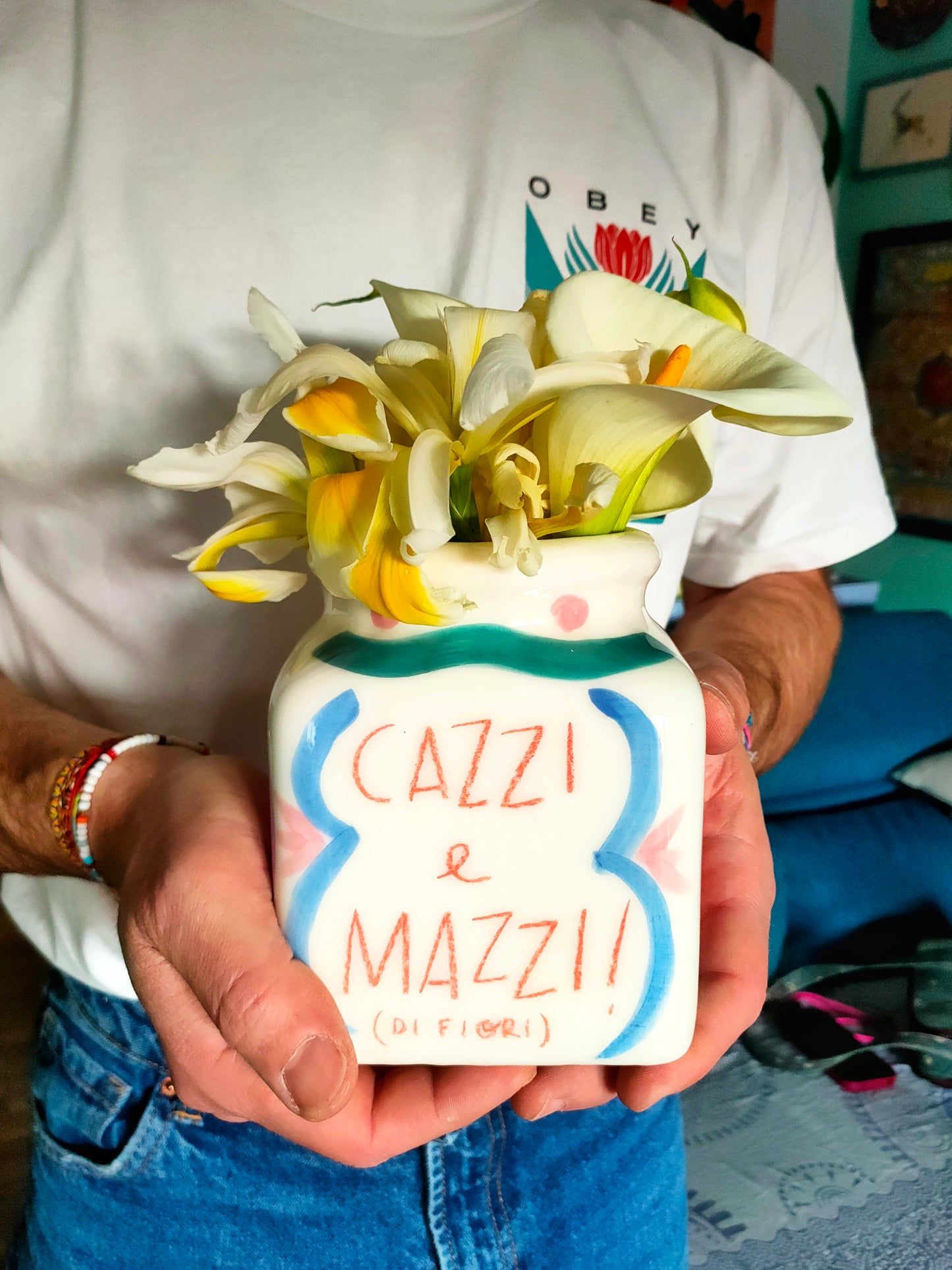 Vaso per fiori "Cazzi e Mazzi" grande, scritta rossa, in Ceramica Dipinta a Mano.