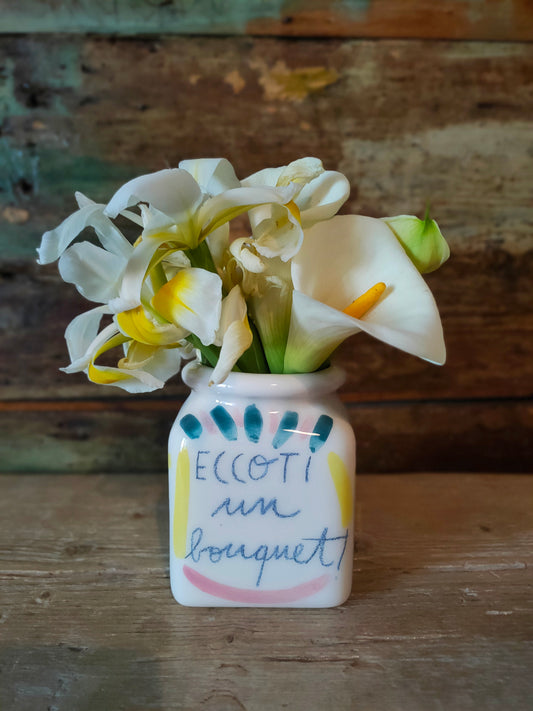Vaso per fiori "Bouquet" piccolo, scritta blu, in Ceramica Dipinta a Mano.