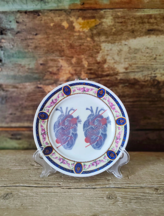 Piatto "Cuori Anatomici Blu" con bordo Blu Barocco