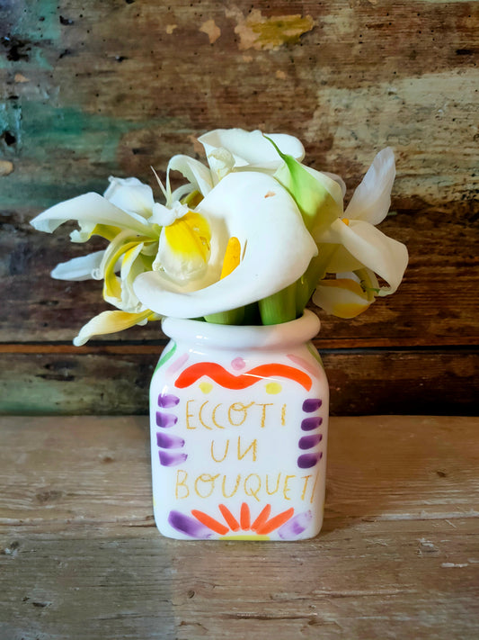 Vaso per fiori "Bouquet" piccolo, scritta arancio, in Ceramica Dipinta a Mano.