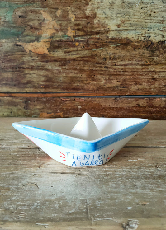 Barchetta di Carta in Ceramica Dipinta a Mano "Tieniti a Galla!"