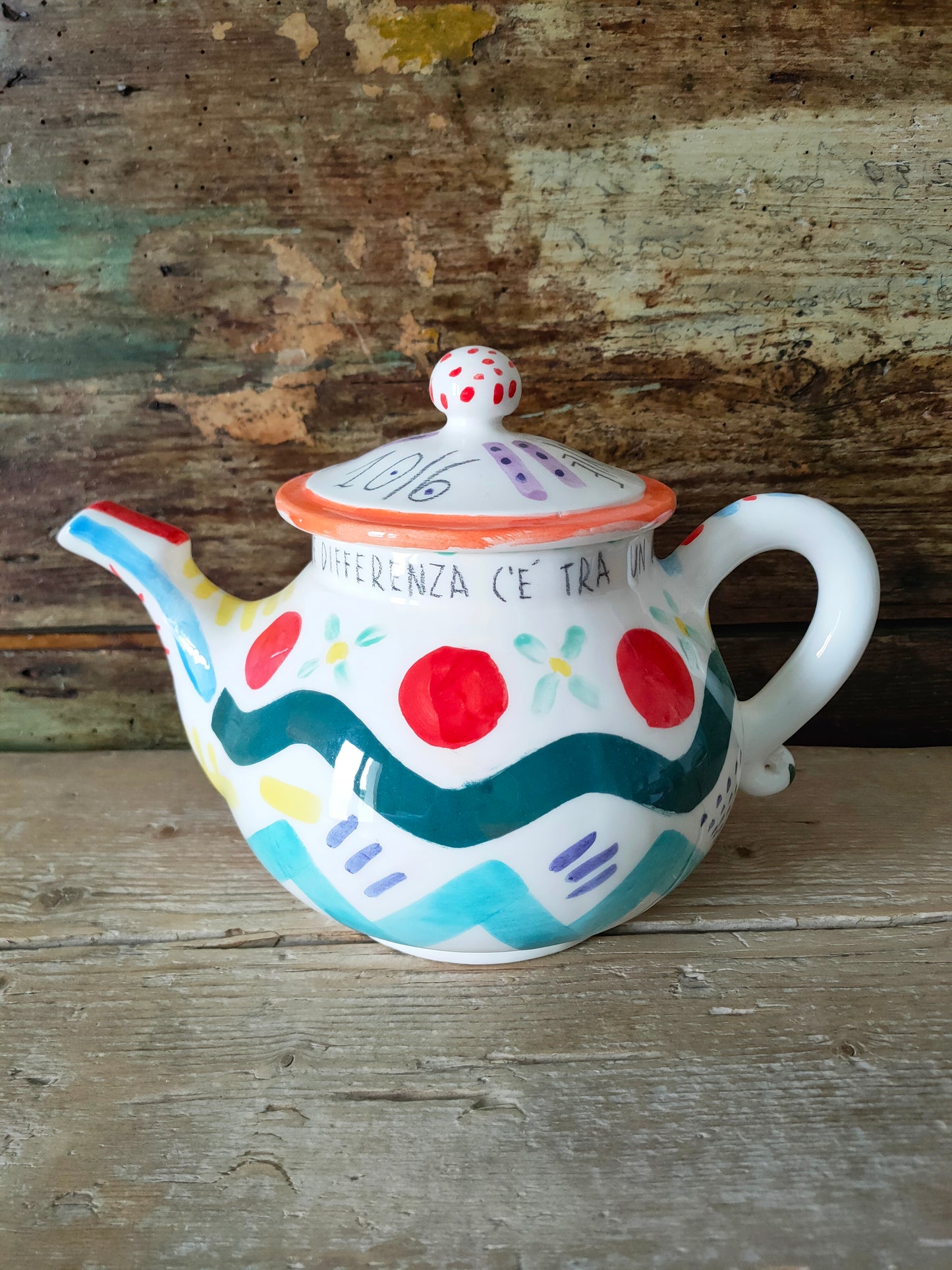 Teiera in Ceramica Dipinta a Mano "Cappellaio Matto"