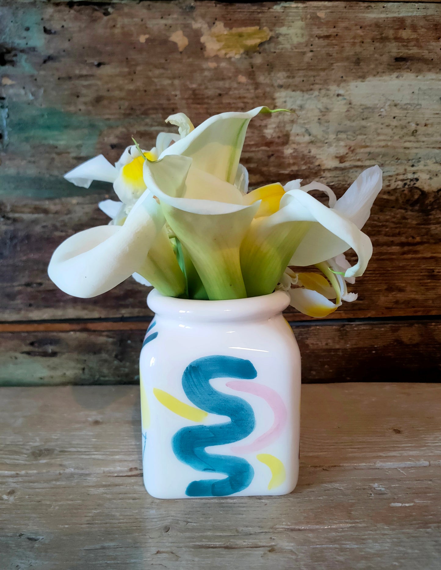 Vaso per fiori "Bouquet" piccolo, scritta blu, in Ceramica Dipinta a Mano.