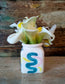 Vaso per fiori "Bouquet" piccolo, scritta blu, in Ceramica Dipinta a Mano.
