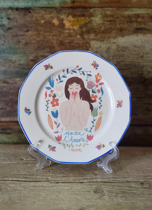 Piatto "Venere" con bordo Poligonale Blu e Fiorellini