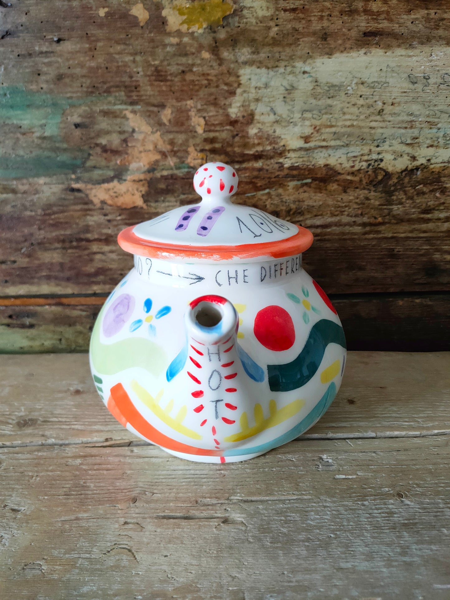 Teiera in Ceramica Dipinta a Mano "Cappellaio Matto"