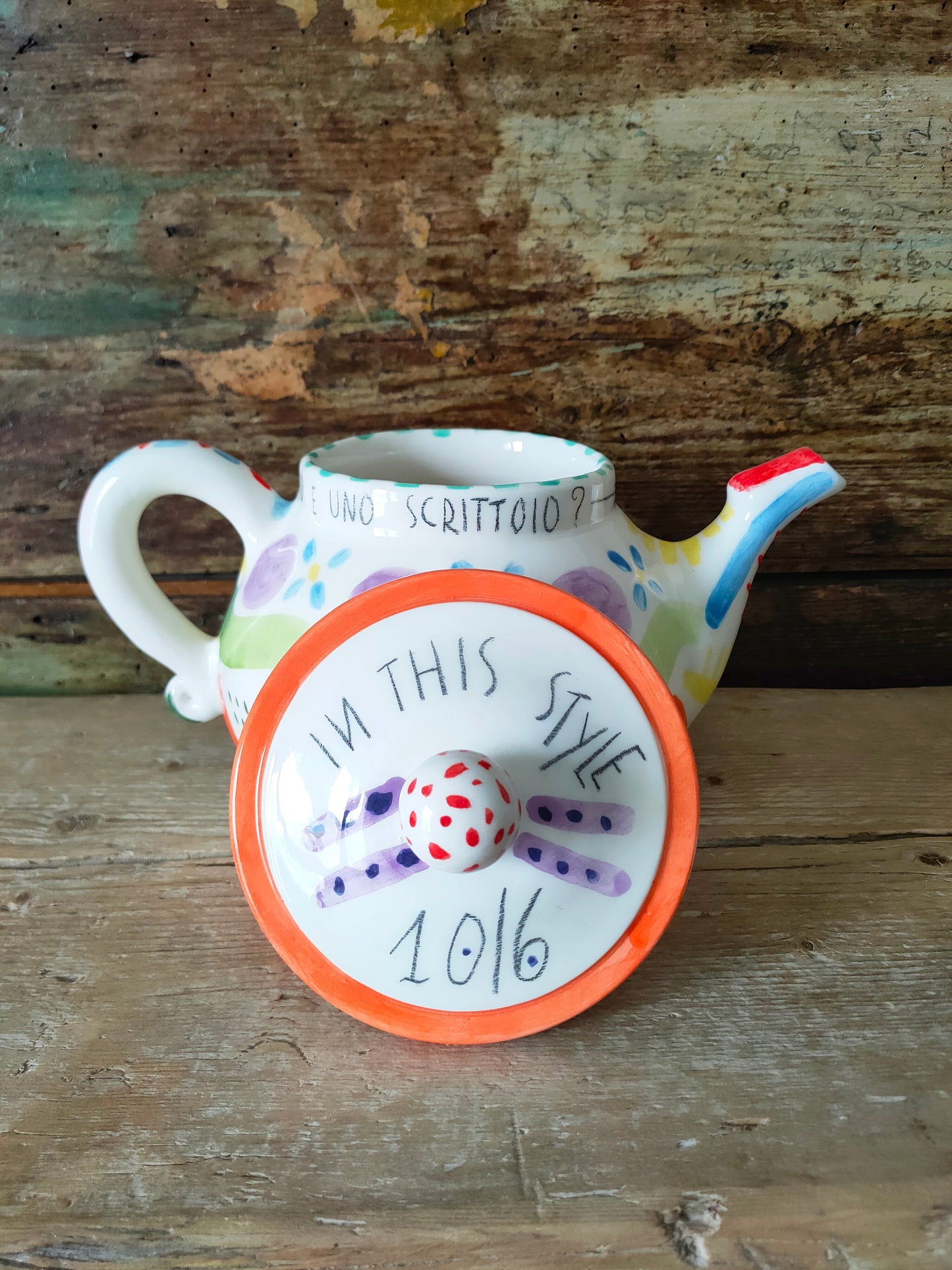 Teiera in Ceramica Dipinta a Mano "Cappellaio Matto"
